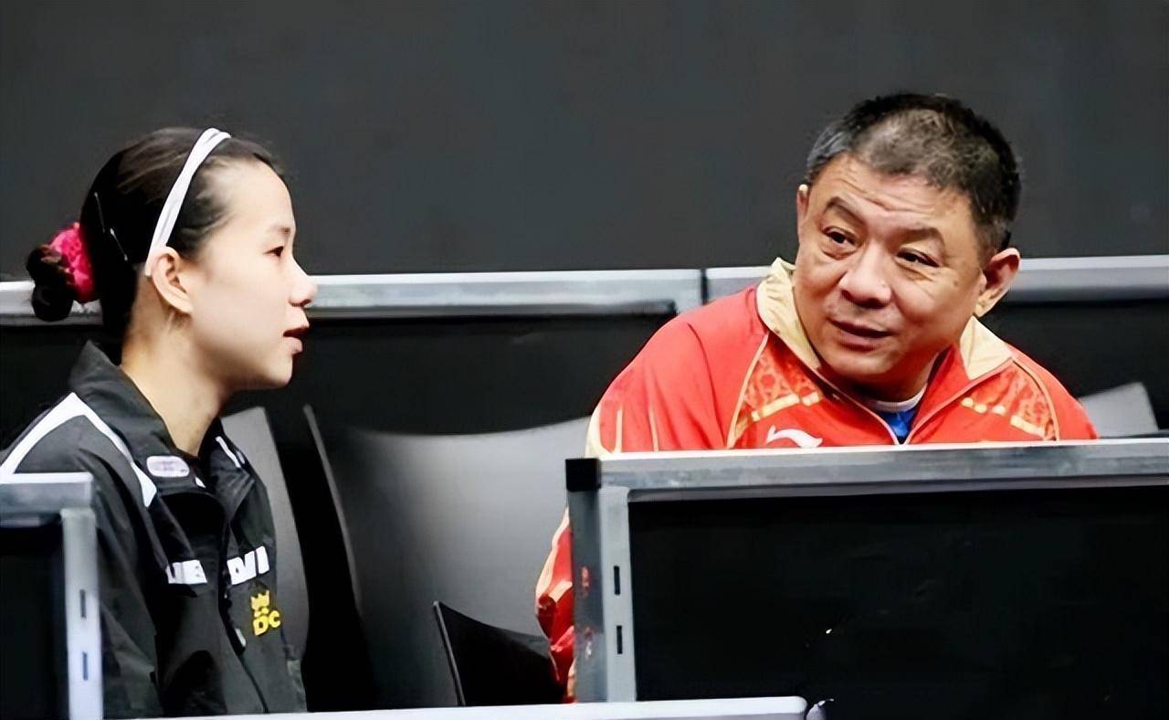 毕竟李晓东是王励勤在乒乓球道路上的引路人,在王励勤无数次陷入被