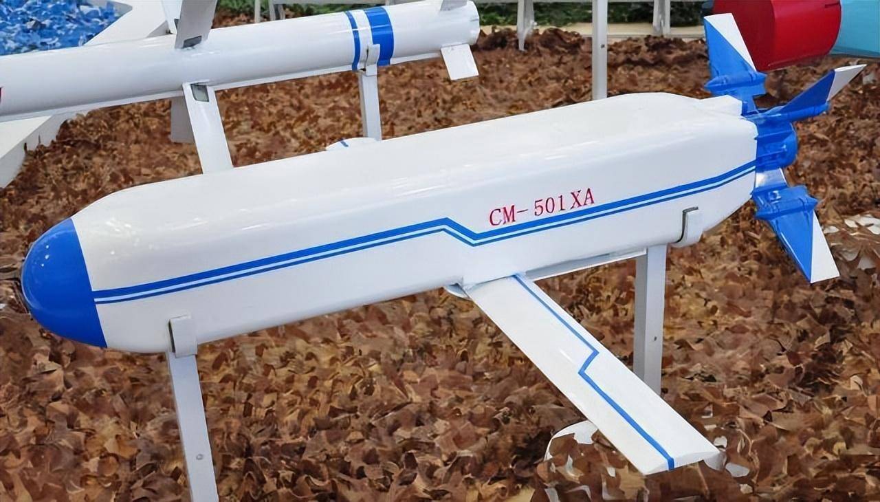 中国cm-501系列巡飞弹,采用垂发单元,可对敌军实施精准狙击_作战能力