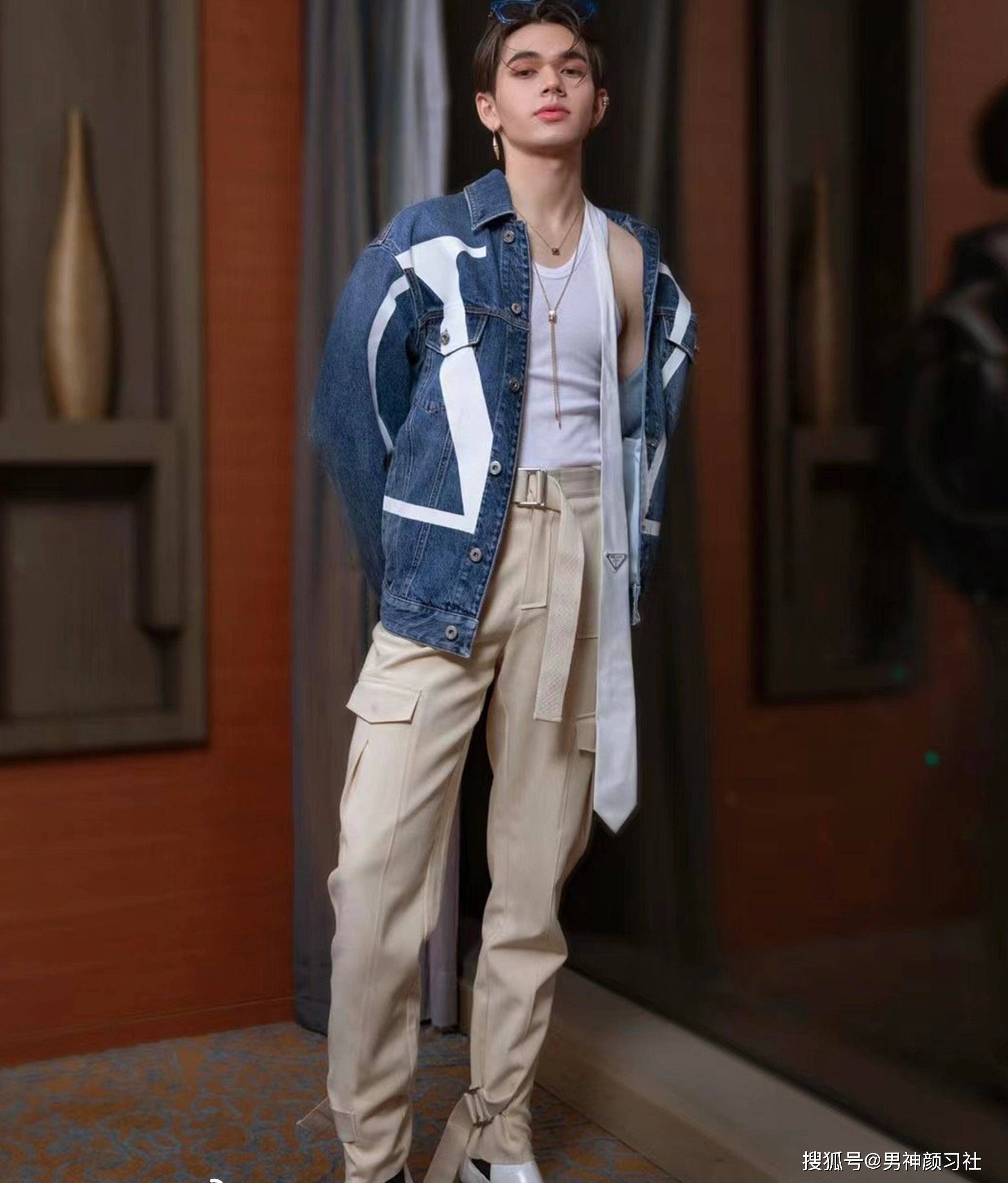 就喜欢男朋友穿工装裤,酷得我都想抢来穿_全身_一身_衬衫