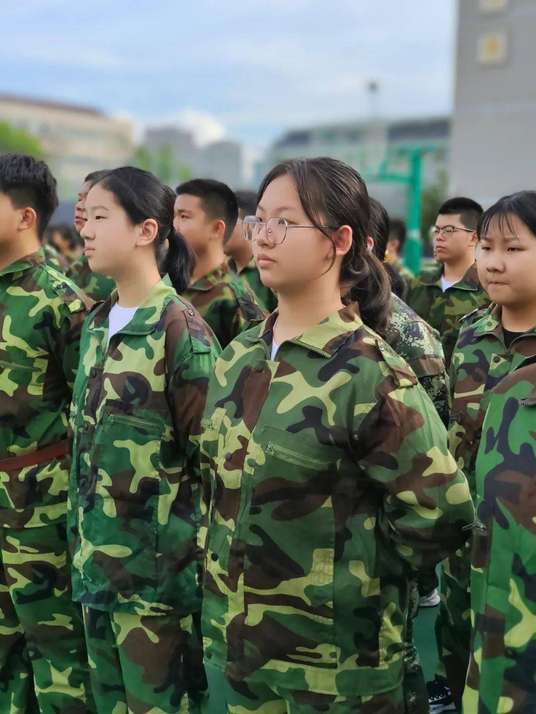 如皋初级中学九年级国防教育活动圆满完成_军训_颁发奖状_黄金宏