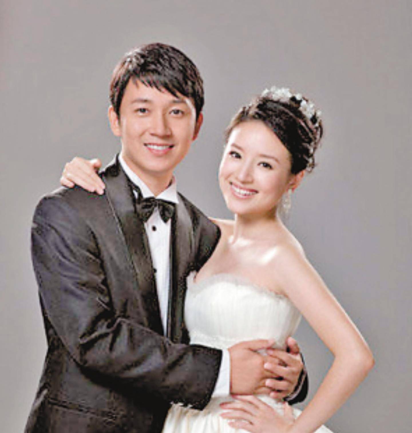 潘粤明和董洁离婚8年,她带儿子苦度光阴,他摆脱抑郁收获真爱_梁朝伟
