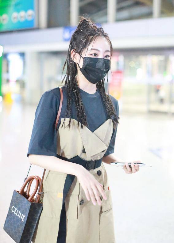 祝绪丹穿短裙秀美腿,奶白色皮肤更是迷人,有这美貌穿什么都好看_款式