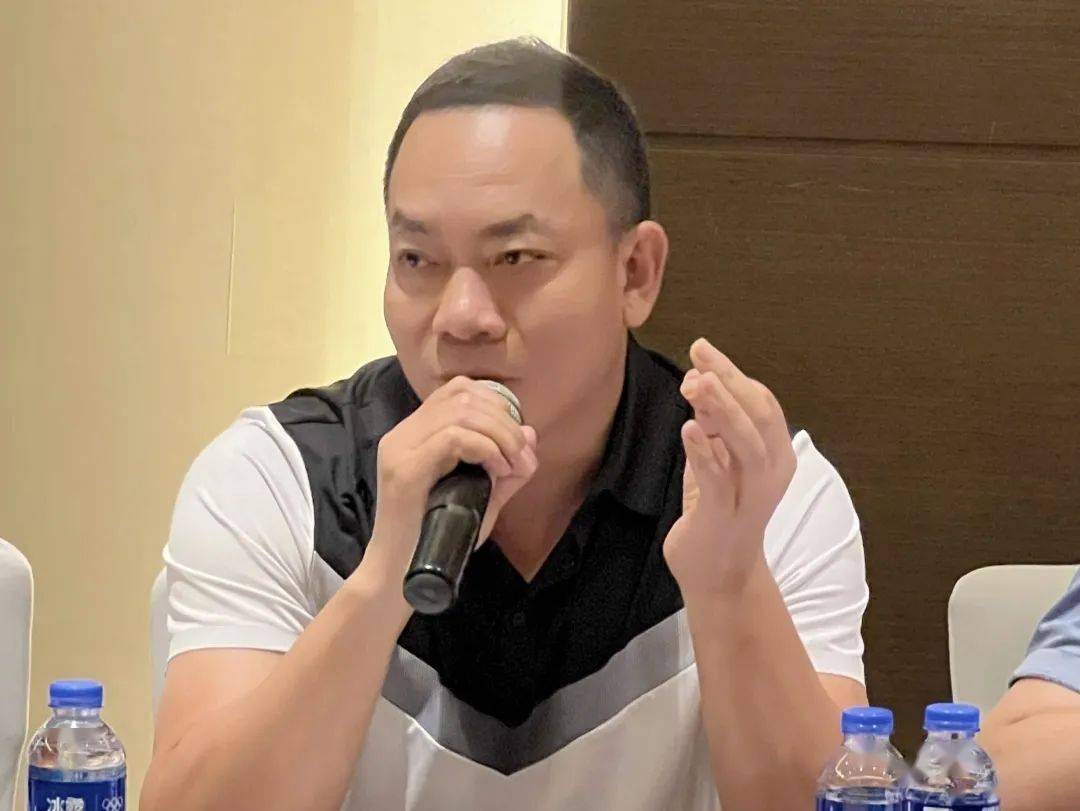 商会常务副会长周家豪商会副会长,南分会会长杨才碧商会副会长,中分会