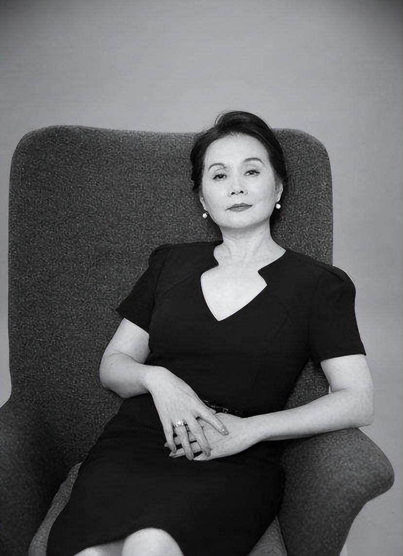 吴冕:为爱跨越2000公里,42年与丈夫感情不变,幸福美满_生活化_高原_家