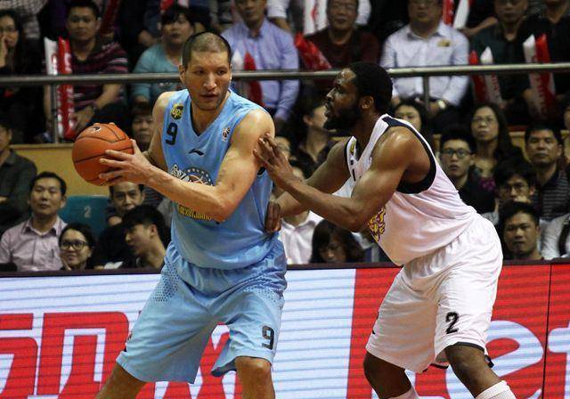 巴特尔打了46场nba比赛,你知道他50岁时能领多少退休金吗?