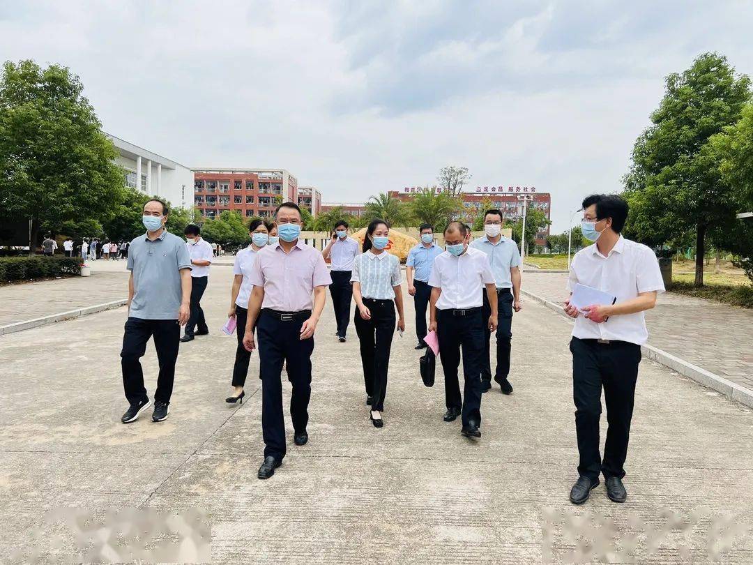 会昌县委副书记,县长李德伟莅临会昌中专慰问教师_县政府_事业_工作
