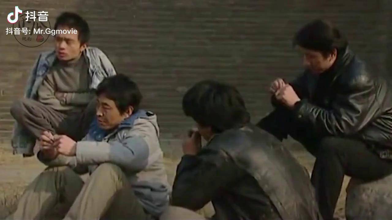 决定除掉团伙中的黄新,还好石头够仗义,影视 枪杀大案 犯罪片 dou是好