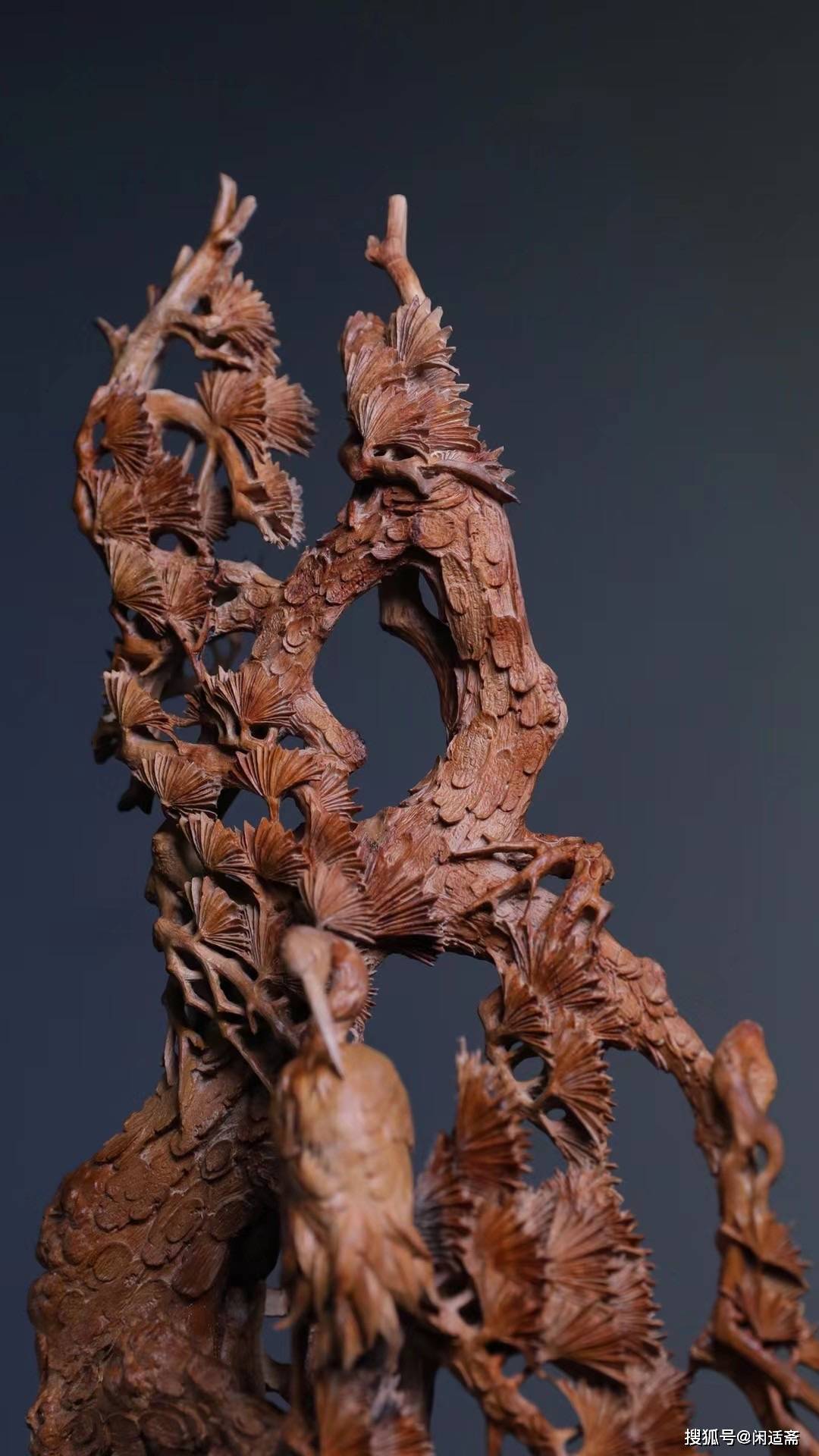 富贵长寿,松鹤延年,老山檀香木雕工艺珍赏_松树_紫檀_小叶