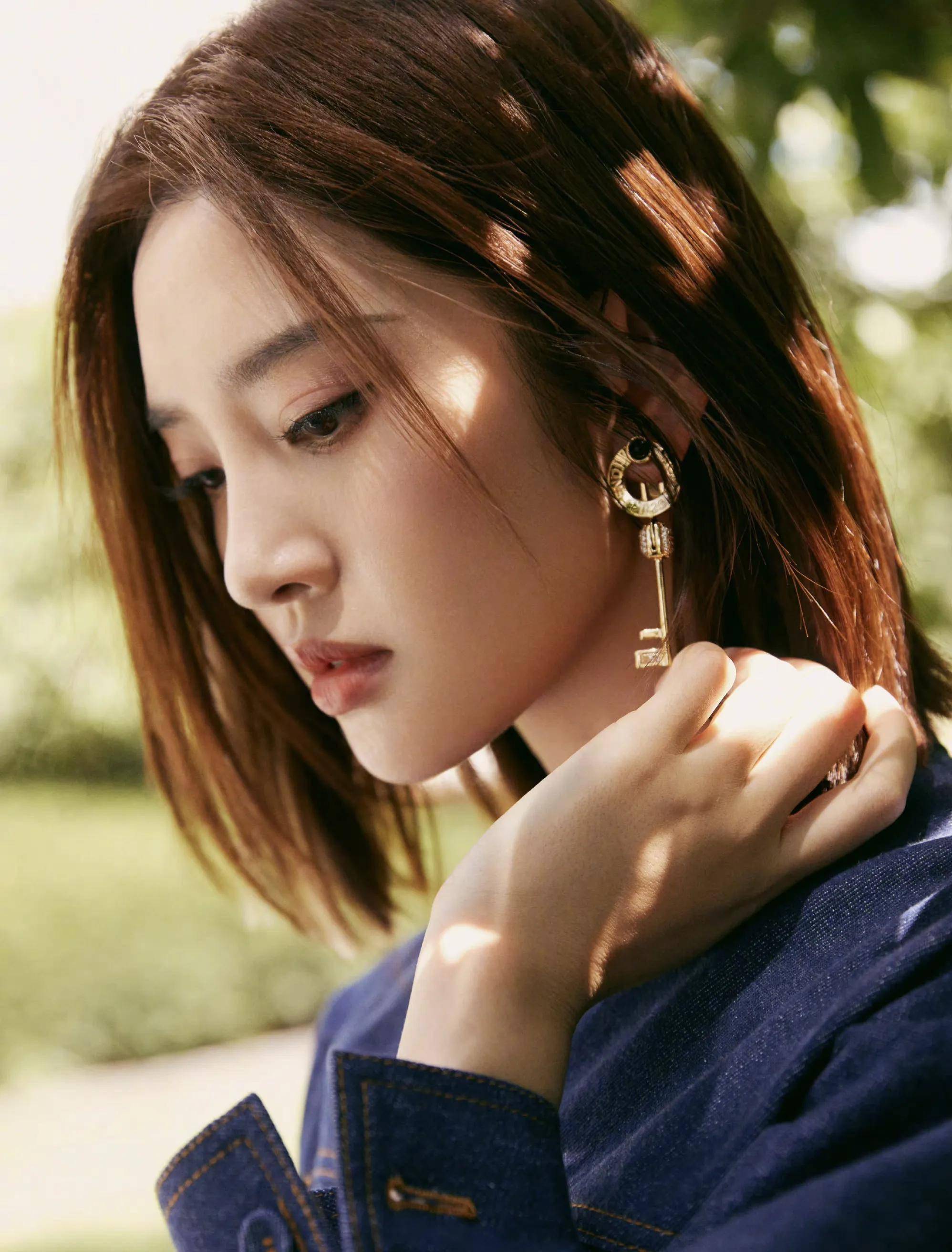 女明星唐艺昕写真合集:眉目如画,亭亭玉立_写真_女明星