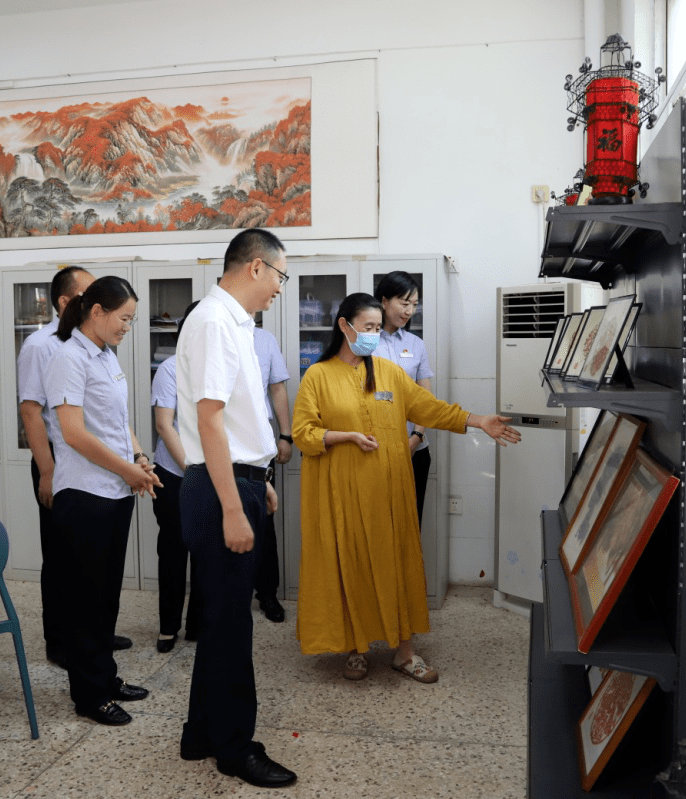 党团建设 | 丰县农商银行党委开展"中秋共团圆,佳节送温暖"系列走访