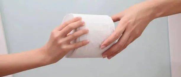 “麻烦递一下纸巾”英语怎么说?_you_me_pass