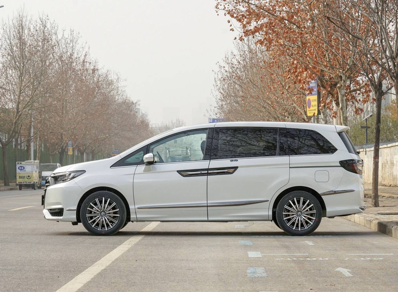 花28万买一台入门款本田艾力绅混动车型值不值?