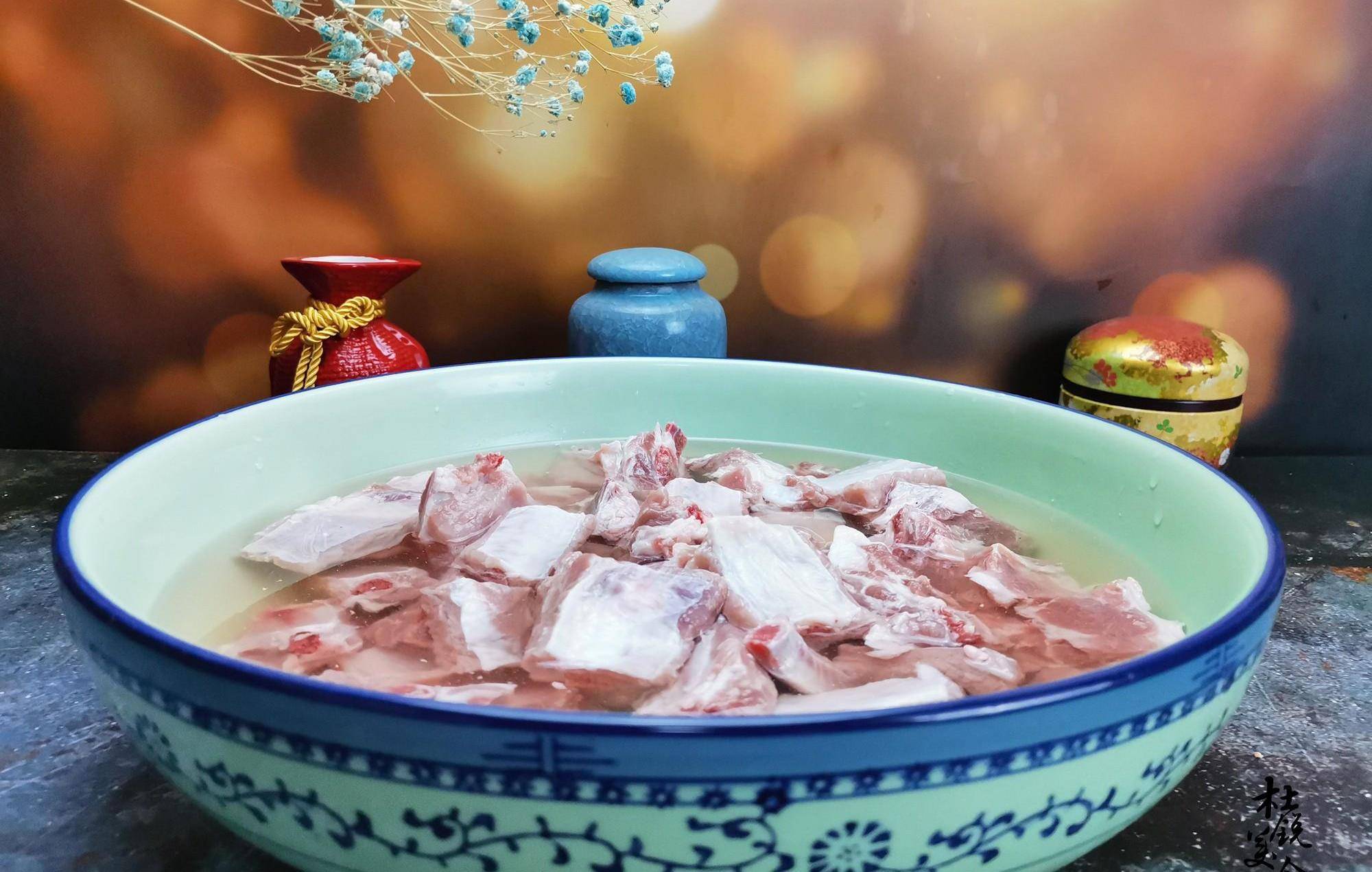 5克,味精或鸡粉3克(自选)配料:葱30克,姜15克,蒜20克,桂皮5克,八角2个