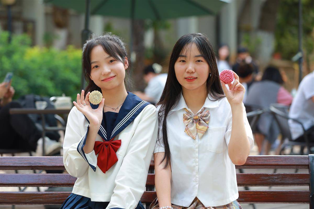 又是别人家的学校!中秋节前高校学子收到手工月饼_食品_湖北_创业