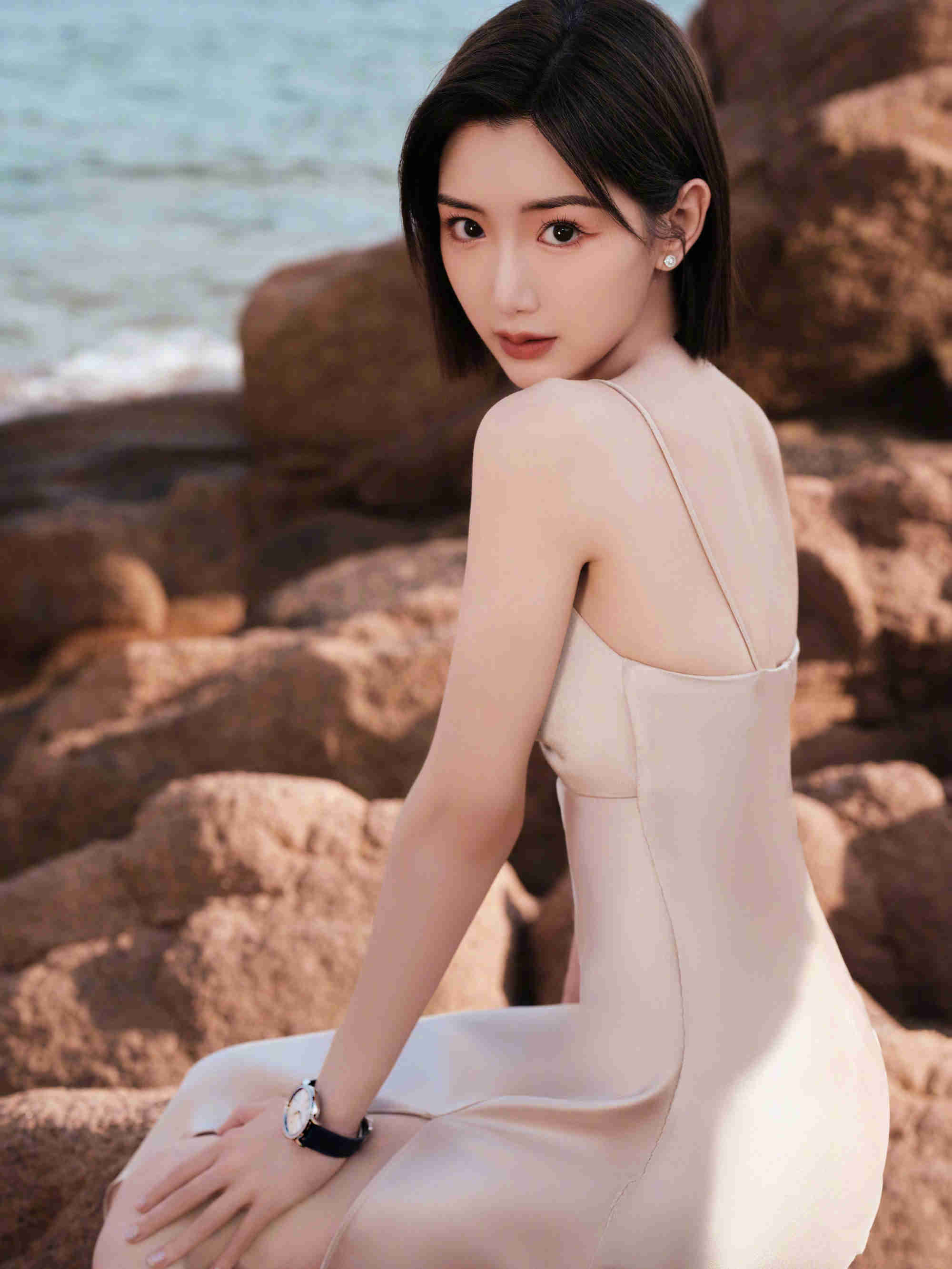 毛晓彤深夜晒出新造型,甜美娇俏的穿搭,让她又美出新高度 67_裙装