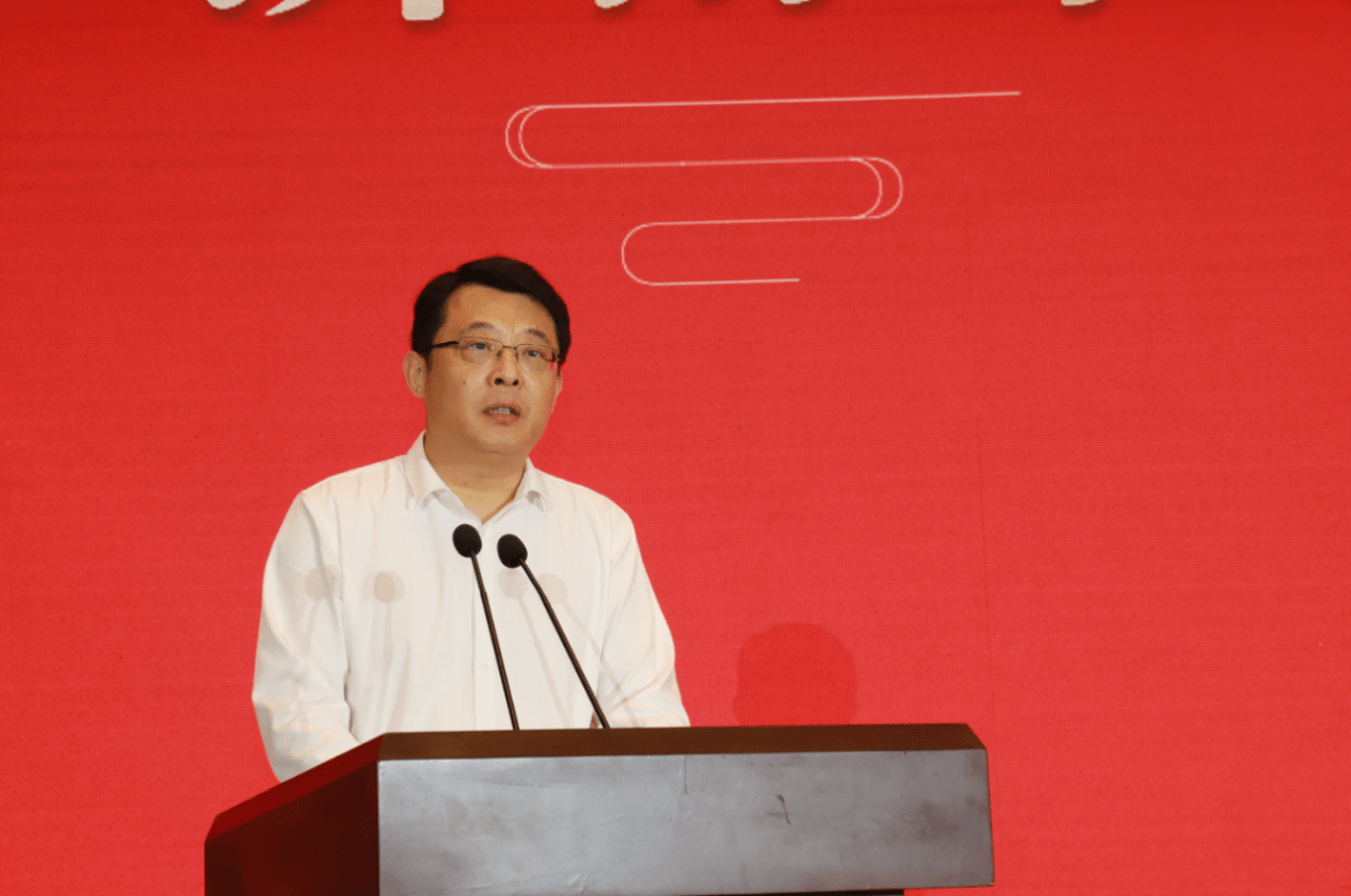 济南市委常委,统战部部长翟军表示,广大港澳台同胞和海外侨胞发扬爱国