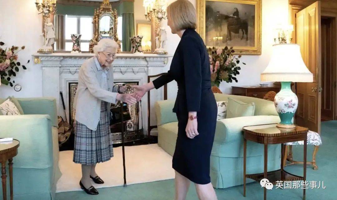 全球大突发：加息75个基点！B站股价闪崩！英国女王最新：BBC主播全黑西装、王室成员紧急召集、整个英国心都揪紧了！