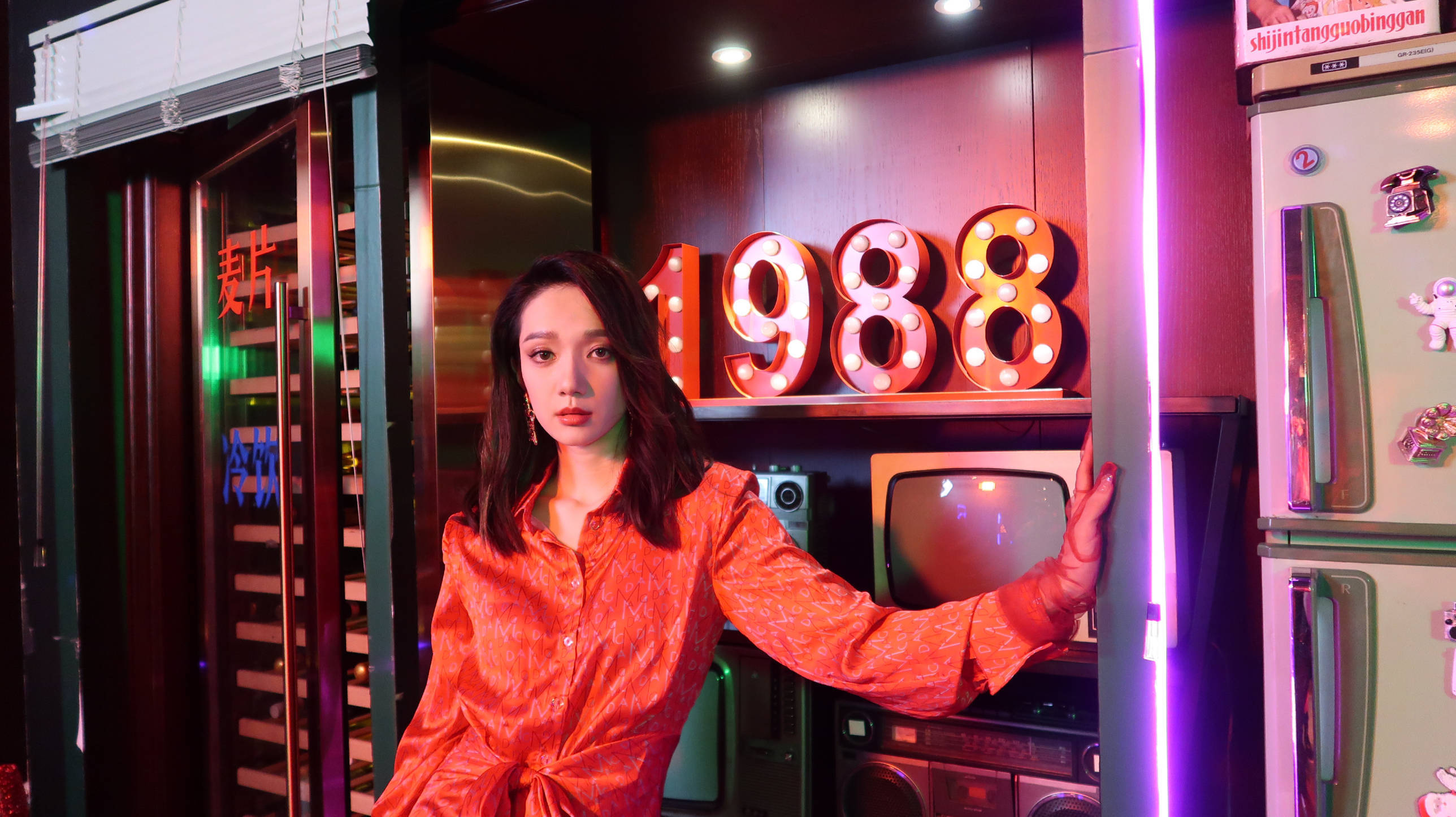 王君馨个人单曲mv上线 曲风复古造型前卫彰显时代风格_冷玫瑰_歌曲