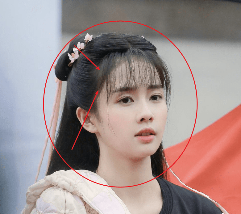 鞠婧祎罕见晒素颜照,胎毛媲美白鹿,这发际线终于"实锤"了!