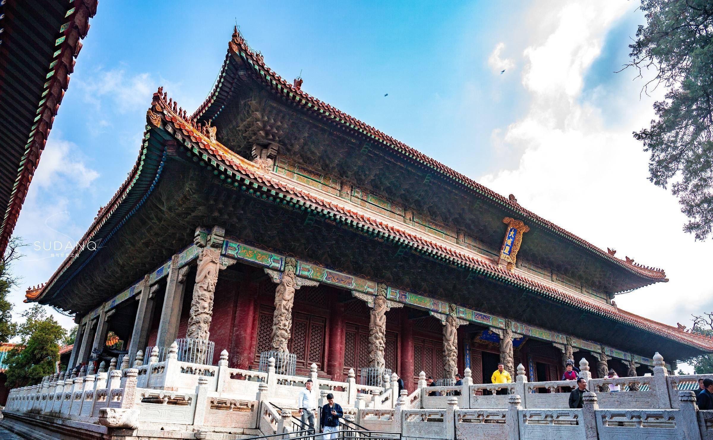 它是中国三大古建筑群之一,四大文庙之一,已有2400多年历史_孔庙_曲阜