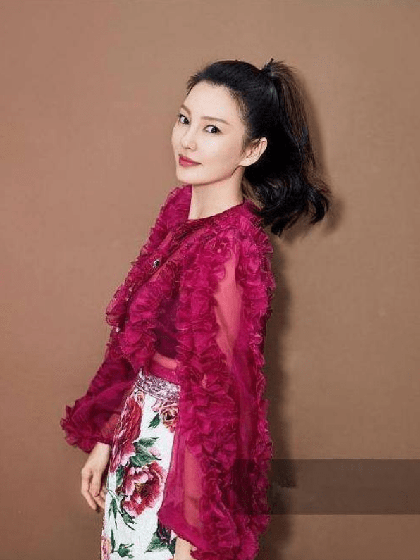 张雨绮刘涛同穿绣花裙,网友:辣妈大妈有既视感_感觉_猫妖_衣服