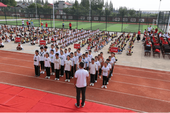 砥砺前行,筑梦远航——安乡县陈家嘴中学举办2022年秋季军训汇报演出