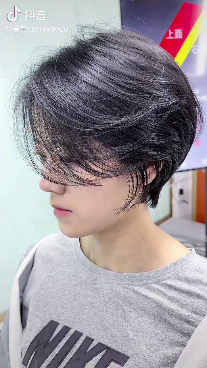 课程在线预约中帝瑞美发教育学校 小姐姐要尝试从来没有尝试的风格