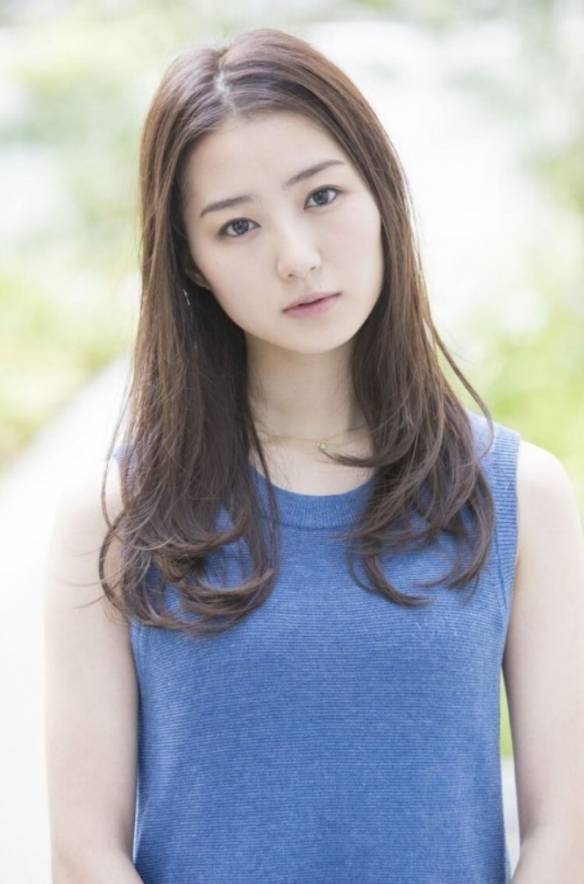 《假面骑士》女主高田里穗慵懒娇态!_泉比_新作_写真