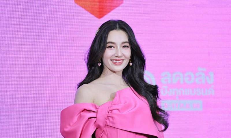 无论是票房女王还是广告女王,泰国女星bella名声大噪,颜值再上新台阶