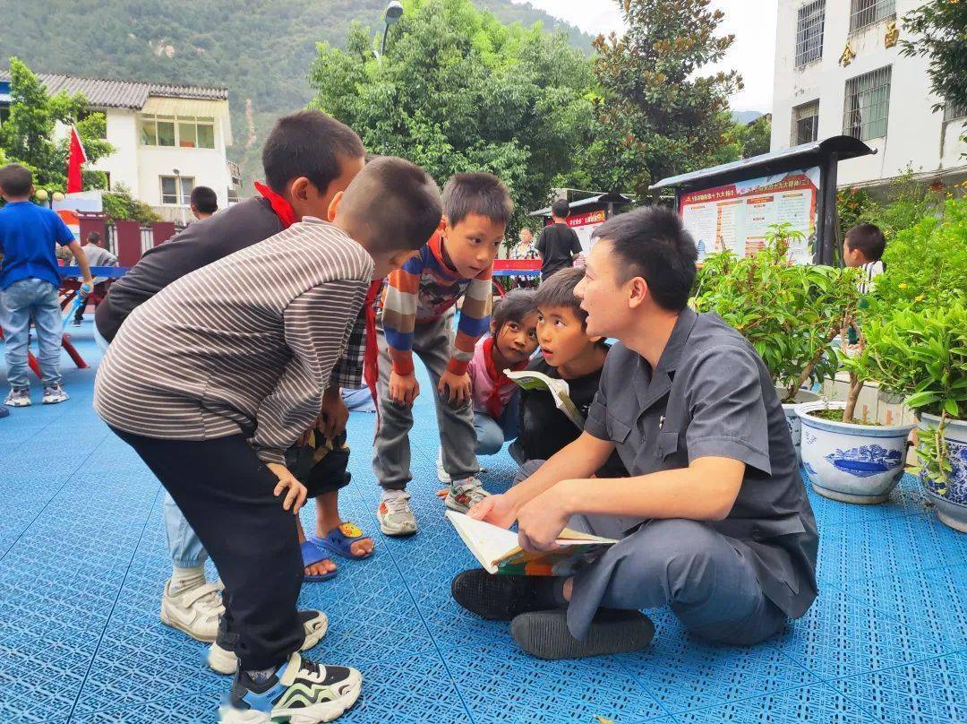 "孩子们的欢声笑语,就是最动听的声音!"_石棉县_恐惧_干警