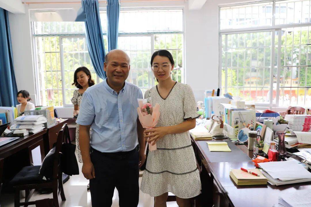 教书育人普芳华 师恩浓情意难忘_城中区_慰问_周伟平