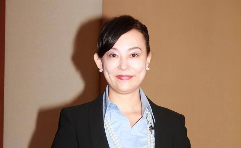 最好的尼姑龙恩来:开豪车住别墅,娶了两个和尚,然后报应来了_施爱文