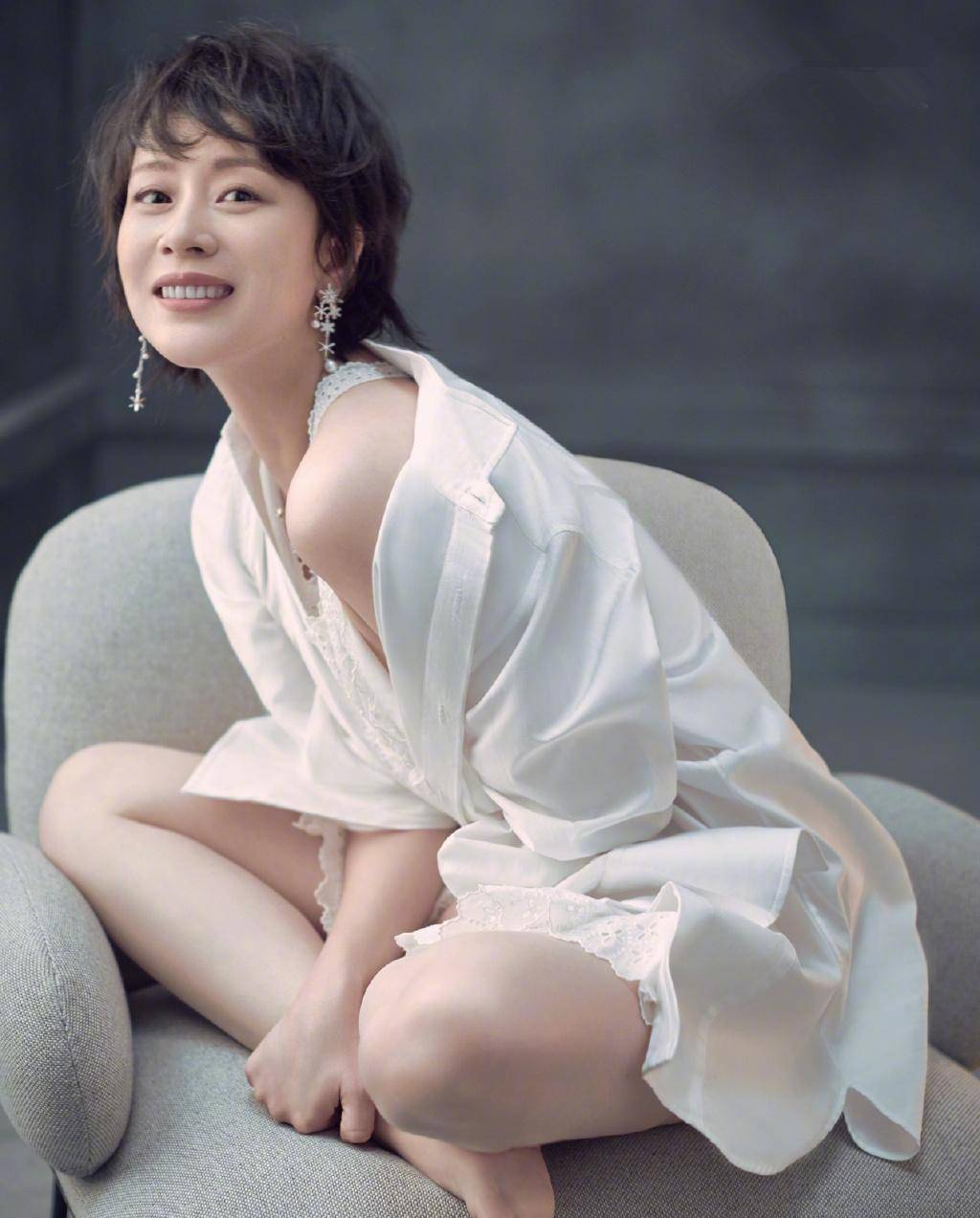 43岁海清,颜值耐打身材饱满,不愧是"国民媳妇"_时尚_娱乐_明星