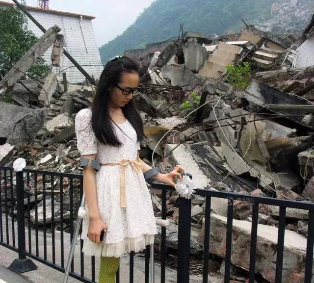 "汶川地震10岁女孩,现如何_梦想_李月_同学