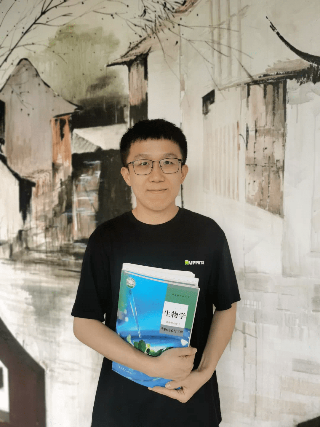 尤凡,男,中共党员,临海市杜桥中学一级教师,目前任高一年级段4个班的