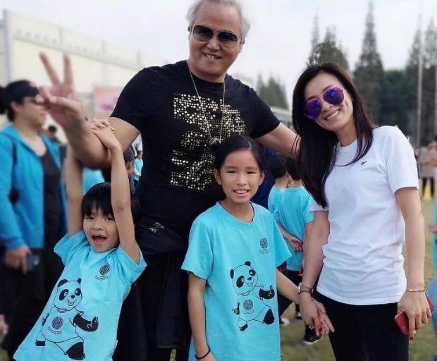 张庭30岁继子颜值真高!