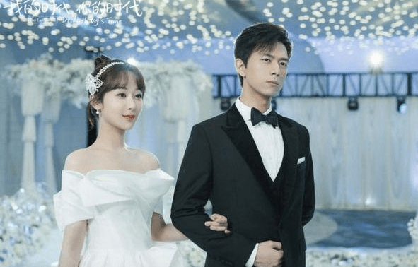 杨紫收割帅哥忙,和肖战演情侣,与李现拍婚纱照,同井柏然拍吻戏_合作