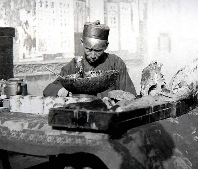 晚清老照片:熬制膏药现场,最后一张是张之洞与八国联军合影_清朝_奉天