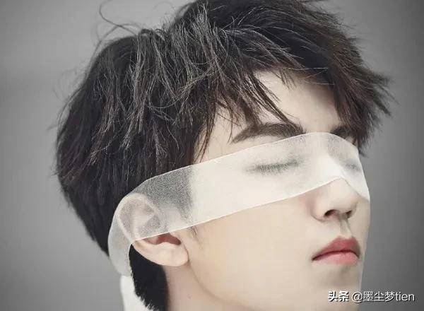 同是蒙眼造型,张艺兴撩人,王俊凯仙气,看到杨洋:神仙颜值_感觉_美男子