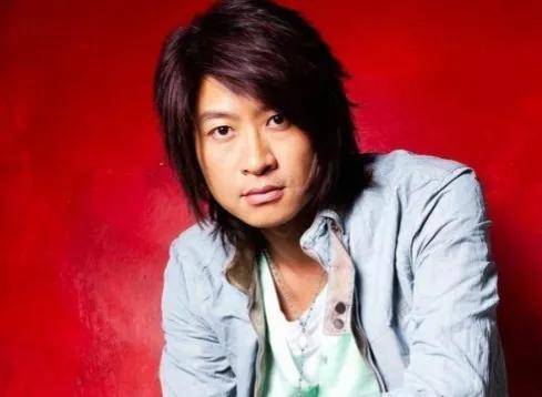 游鸿明,娶空姐妻子恩爱40年,两个女儿可爱甜美如今活成人生赢家_音乐