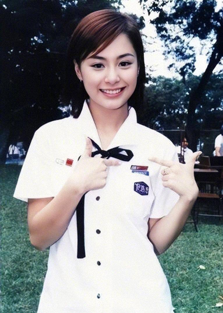 阿娇钟欣桐新节目官宣,晒出高中校服照,青涩稚美,网友激动不已_美颜