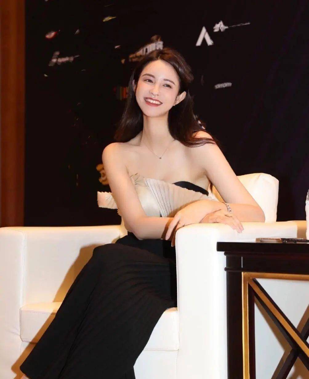 张大奕走红不是没道理,看了这件"布条"裙,才知时尚博主真实力_身材