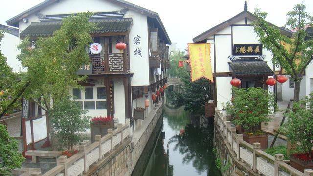 上海城郊千年古镇，古朴古香游人如织，满街美食缺少本帮菜
