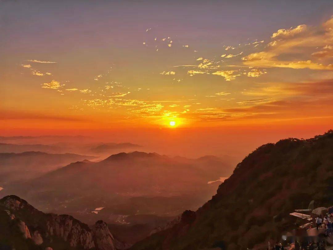 夫妻爬泰山会分手是真的吗_为什么夫妻不能爬泰山_夫妻爬泰山的预言