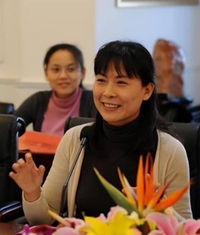 演员孙凤英:为爱息影,帮丈夫亲哥还清百万债务,对继女视如己出_梁天