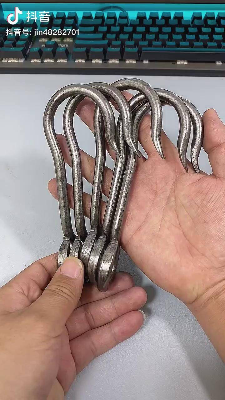 扁担挑水挑东西不用来回绑绳,就用这种小挂钩挂钩 扁担 高性能实用