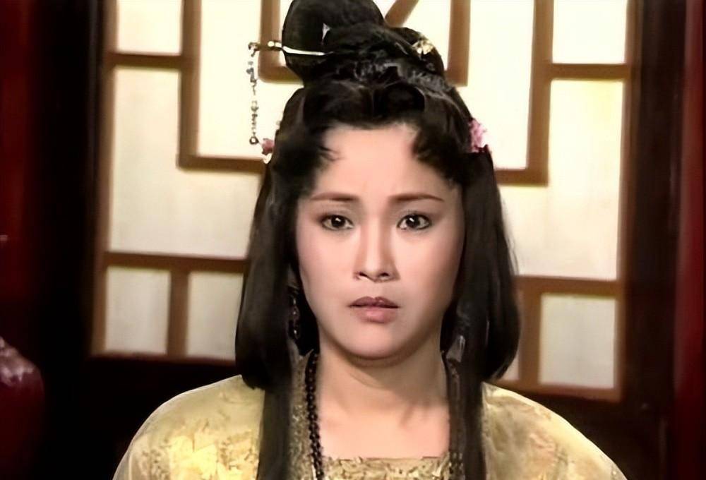 随着金超群版《包青天》的热播,邱于庭也被更多观众所熟知.