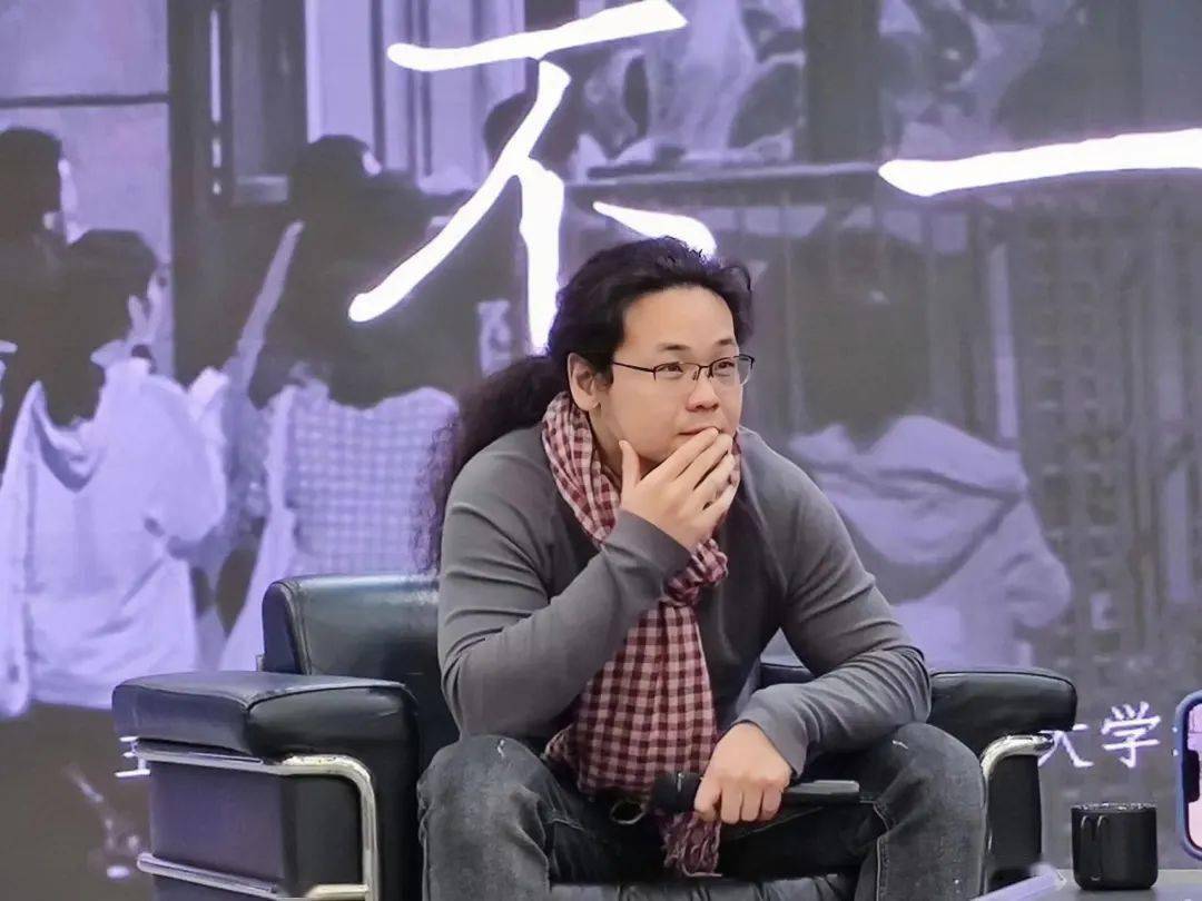 十佳&查奖风采|艺术学院王渊老师风采展示_教学_cloonan_bob