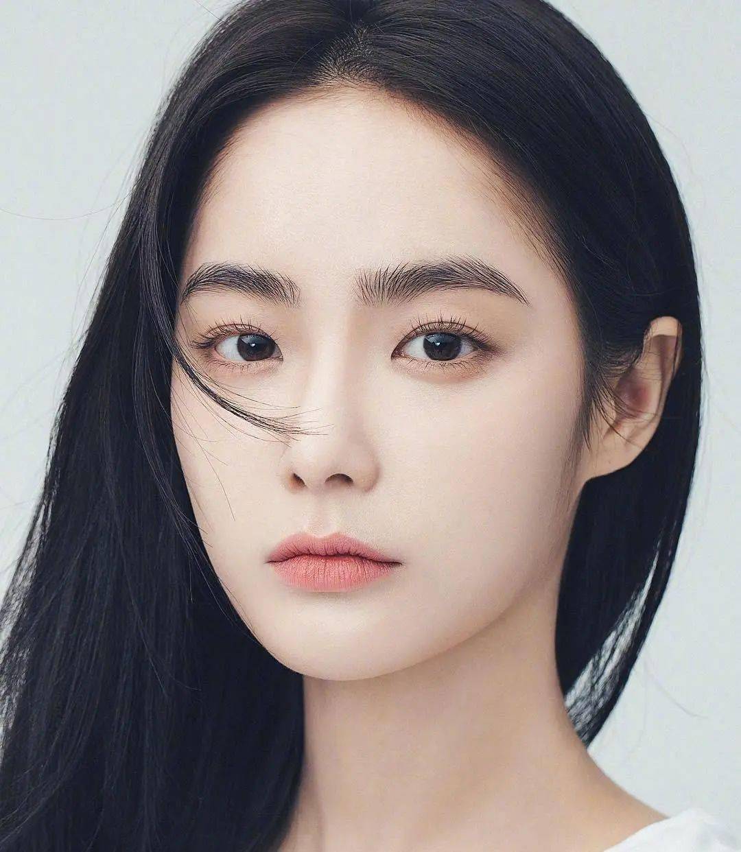 木村光希这张淡妆照真的火了!她和洪秀珠这款妆容,必须学学了!