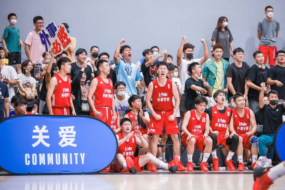 男篮报道：中国男篮球员的训练日程及挑战